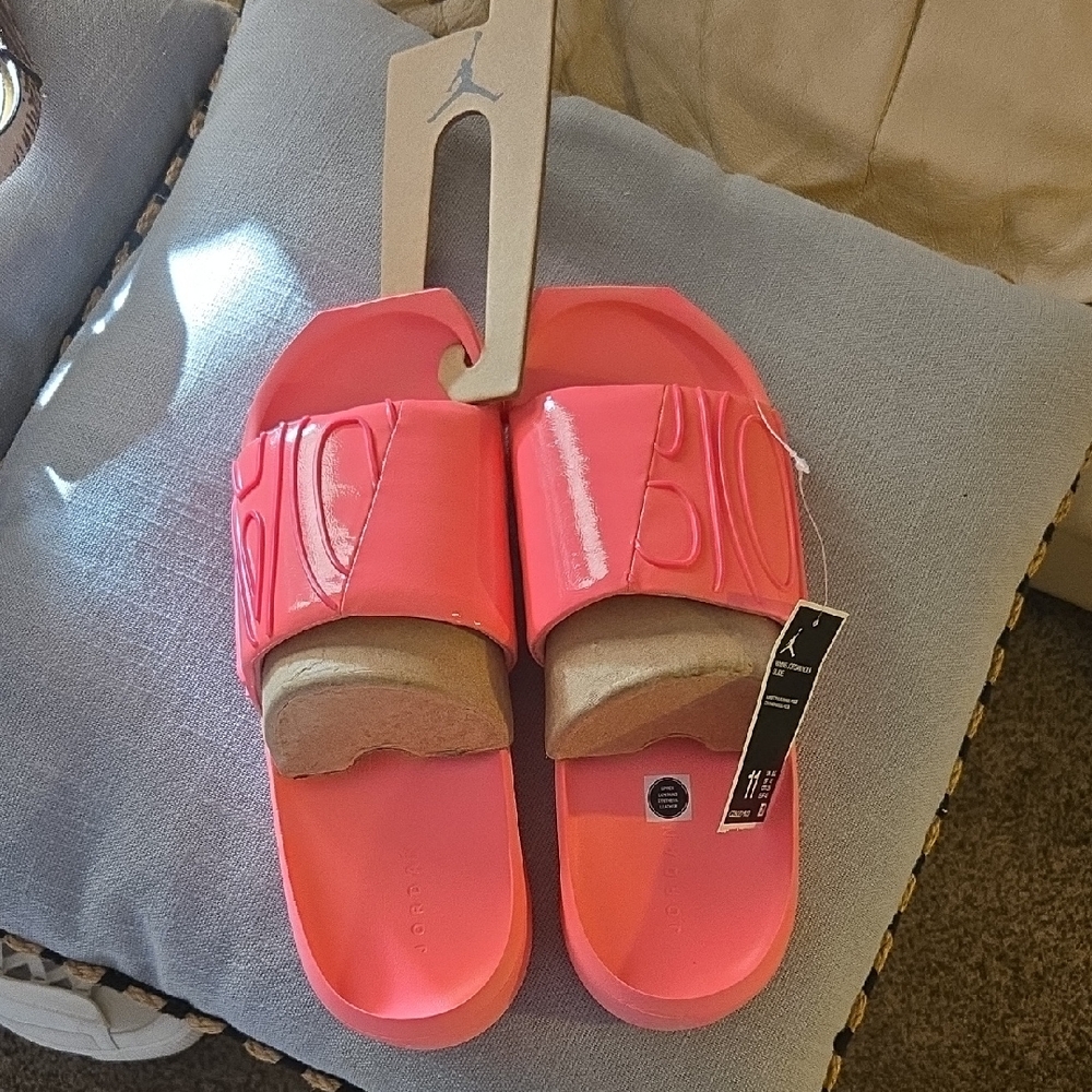 Jordan Hot Pink Slides SIZE 11 💞  NEW   💕